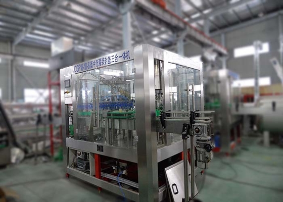 中国 /Co2の炭酸飲み物のための自動水充填機3 1のDCGF18-18-6 サプライヤー