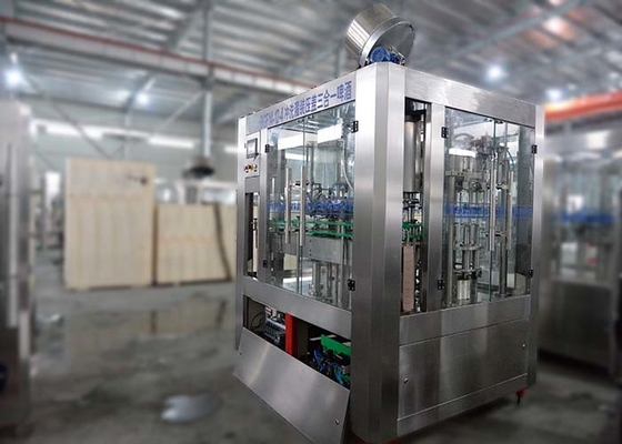 中国 炭酸ビール充填機しみが付く装置4000BPH容量の密集した構造、 サプライヤー