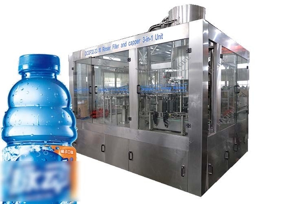 中国 自動小さいプラスチックびんの充填機は清涼飲料/飲料の満ちる装置を炭酸塩化しました サプライヤー
